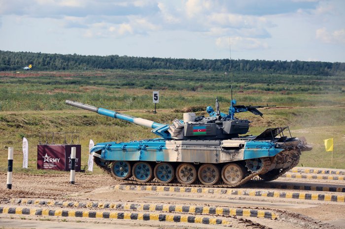 Hərbçilərimiz “Tank biatlonu” müsabiqəsində ilk yarışa başlayıblar