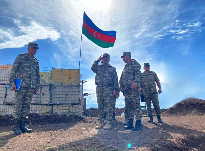   Zakir Hasanov trifft Militärangehörige in Kalbadschar  