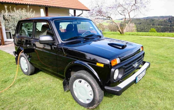 Almanlar  “Lada Niva” nın tam elektriklə işləyən versiyasını düzəldiblər 