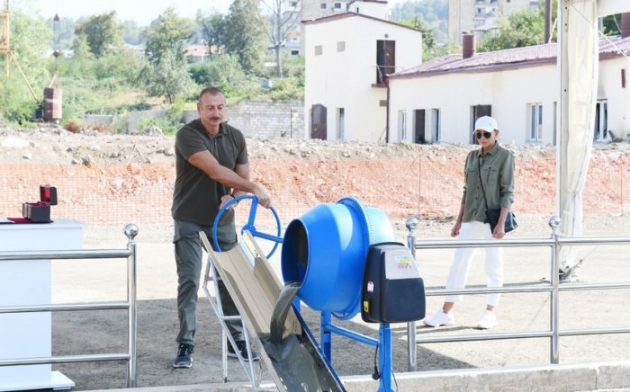    Şuşada “Otel və Konfrans Mərkəzi”nin təməli qoyulub  
   