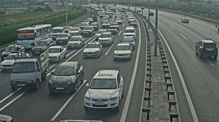 Hava limanı yolunda qəza baş verib