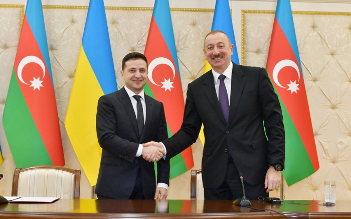  Le président Ilham Aliyev a félicité son homologue ukrainien 