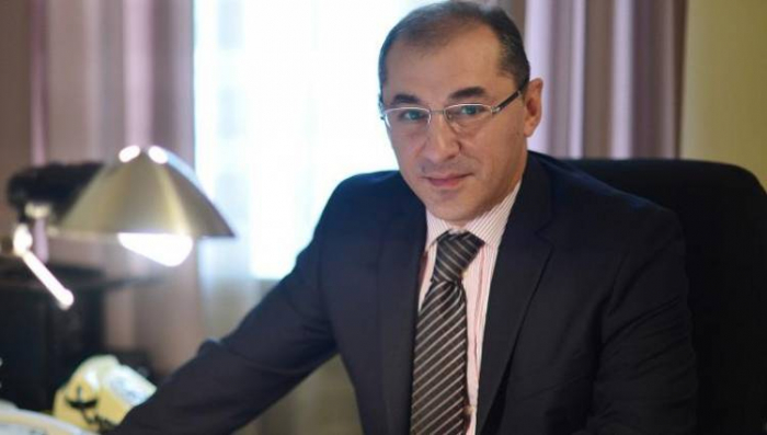    Aramyanın çinli olmaq arzusu:    Eks-nazir süründürməçilikdən gileyləndi      