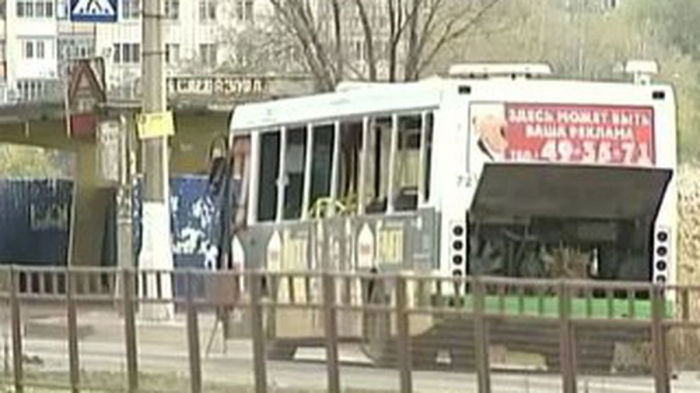 Russie: un bus explose en pleine voie, un mort et des blessés