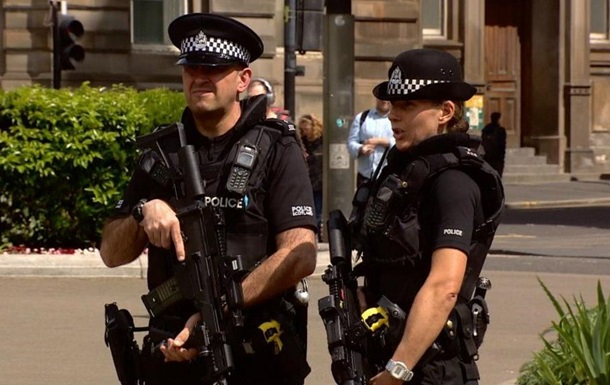 Naməlum şəxs Londonda polisləri bıçaqlayıb 