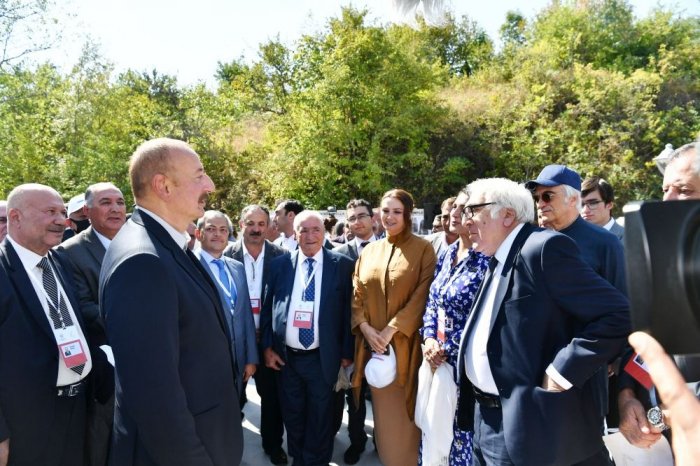    Prezident tədbir iştirakçıları və şuşalılarla səmimi söhbət edib -    FOTOLAR      
