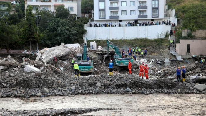 Türkyədə sel qurbanlarının sayı 62-yə çatdı-