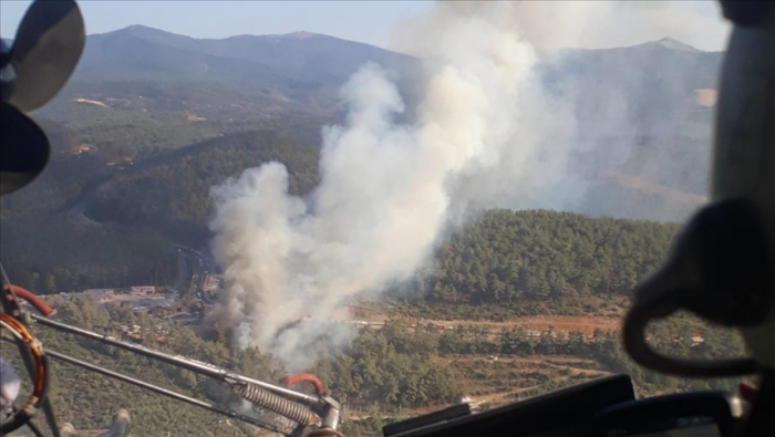 إخماد حريق بإحدى الغابات بولاية موغلا تركيا