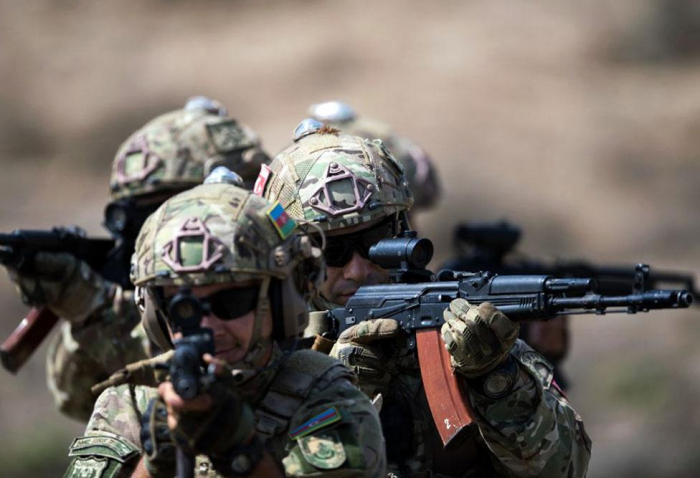  Aserbaidschanische und türkische Soldaten zerstören feindliche Ziele  - VIDEO  