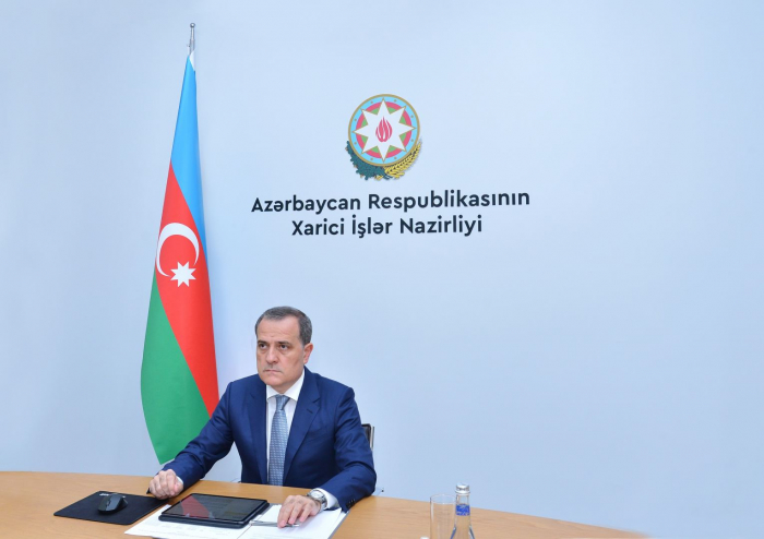 Azerbaijani foreign minister holds meeting with diplomats