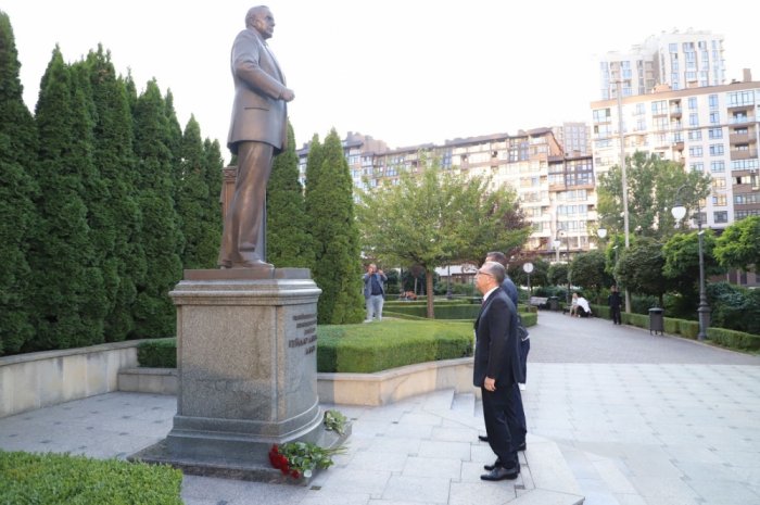 Delegation led by Head of Baku City Executive Authority arrives in Kyiv
