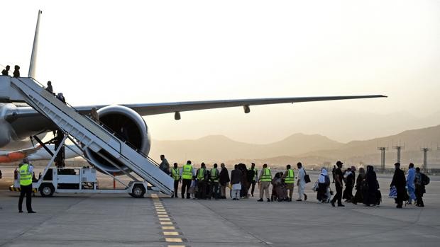 Despega de Kabul el primer vuelo con destino a Doha tras la reapertura parcial del aeropuerto