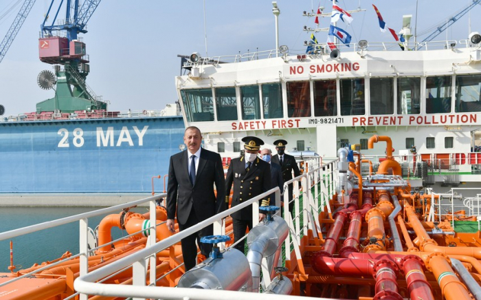  Präsident Aliyev nimmt an Zeremonie zum Stapellauf des Öltankers „Kalbadschar“ teil 