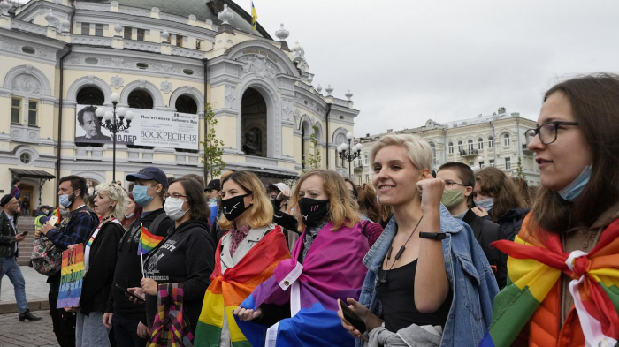  LGBTQ supporters march in Kyiv and in Belgrade -  NO COMMENT  