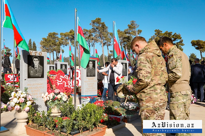 Azerbaijani people pay tribute to martyrs -  PHOTOS    