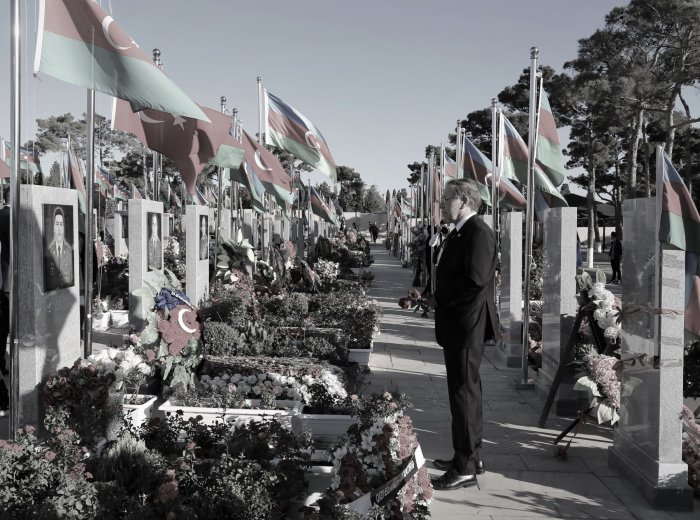  US Ambassador pays respect to martyrs 