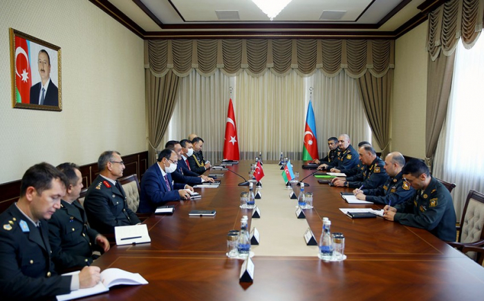 Generalstabschef traf sich mit dem stellvertretenden türkischen Außenminister 