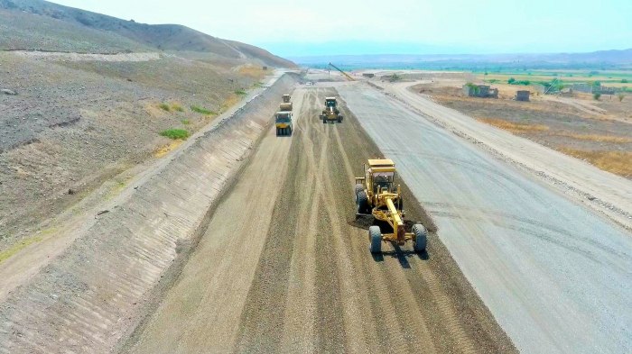 Die Autobahnen Khudaferin-Gubadli-Latschin und Khanlig-Gubadli sind im Bau