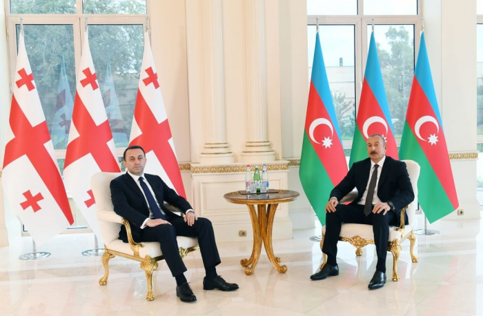   Aserbaidschanischer Präsident trifft sich mit georgischem Premierminister  