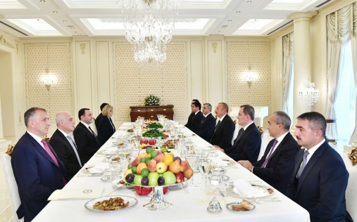   Ilham Aliyev y Irakli Garibashvili celebran un almuerzo de trabajo  