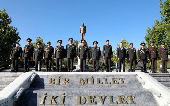   Kərim Vəliyev Ankarada Heydər Əliyev Parkını ziyarət edib   