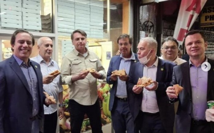 Braziliya prezidenti restorana buraxılmadı,    küçədə nahar etdi   
