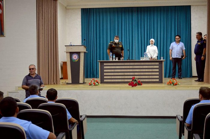 Hərbi qulluqçular üçün seminarlar keçirilir  
