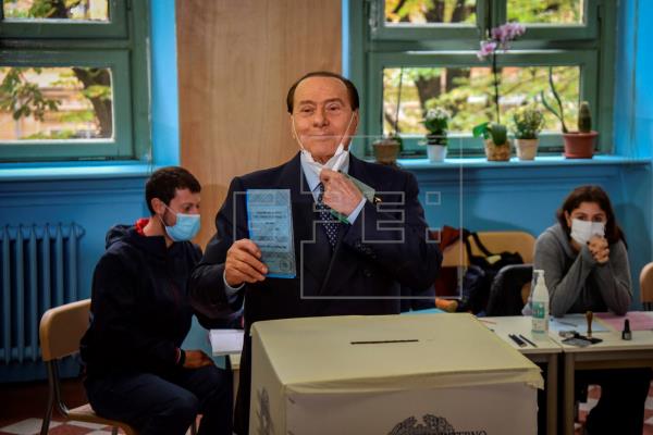 Italia vota hoy y mañana para elegir alcaldes en Milán, Roma, Nápoles y Turín