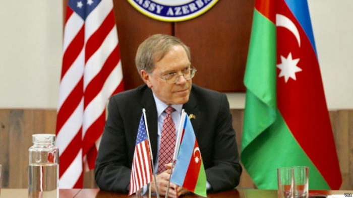  "Estados Unidos contribuye a resolver los asuntos pendientes" -  el embajador  