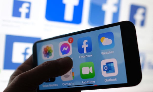 Facebook, Instagram and WhatsApp hit by outage