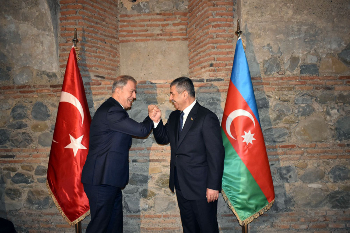   Azerbaijani, Turkish defense ministers hold meeting  