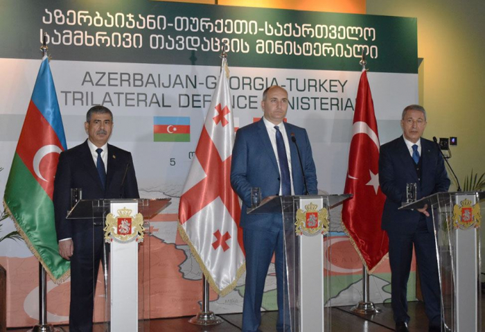   Aserbaidschanische, türkische und georgische Verteidigungsminister hielten gemeinsame Pressekonferenz in Georgien  
