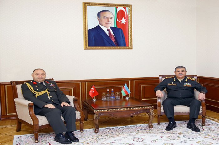 Un nuevo agregado militar turco ha sido presentado al ministro azerbaiyano