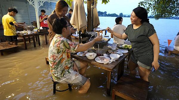   Thai restaurant hit by floods becomes gastronomic Mecca -   NO COMMENT    