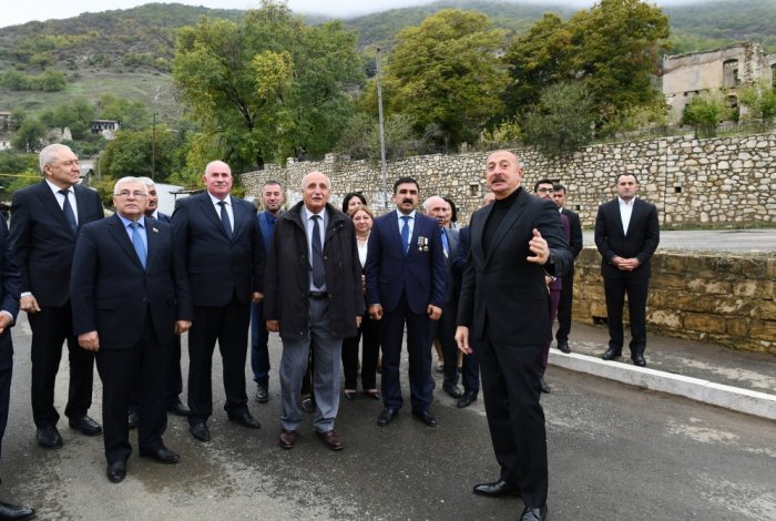    Prezident Hadrut qəsəbəsinə və Tuğ kəndinə səfər edib -  FOTO     
