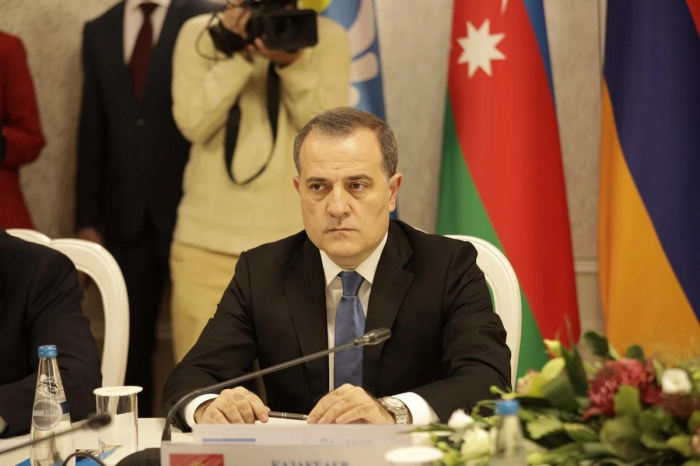 Aserbaidschanischer Außenminister nimmt an Treffen des GUS-Außenministerrates in Minsk teil