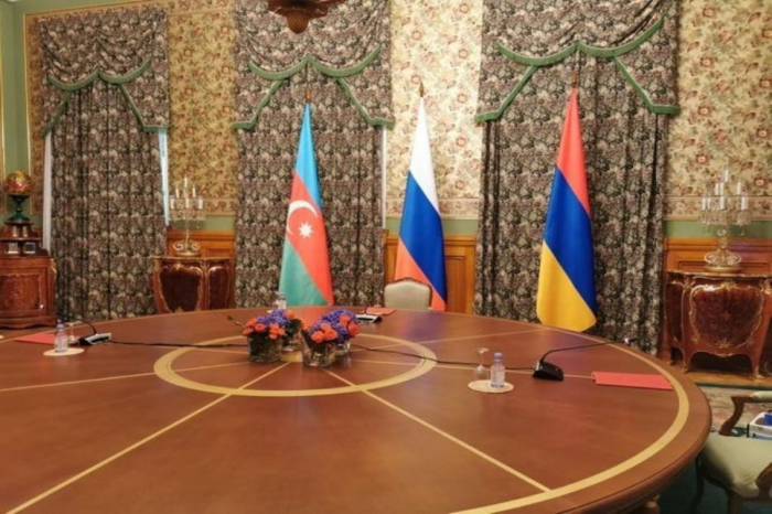   Außenminister von Aserbaidschan, Russland und Armenien halten ein trilaterales Treffen ab  