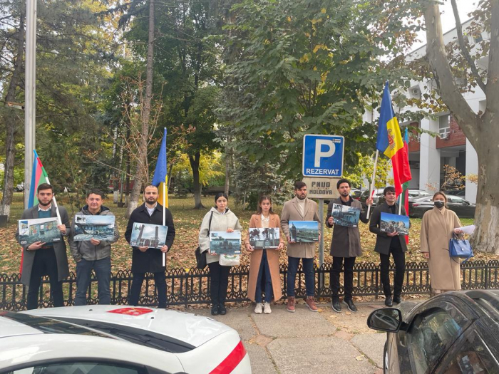   El Congreso de los Azerbaiyanos de Moldavia celebró un piquete pacífico frente a los edificios de  las misiones de la ONU y la OSCE -   FOTOS    