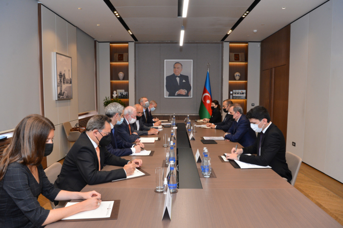   Treffen des aserbaidschanischen Außenministeriums mit Gerard Chesnel  