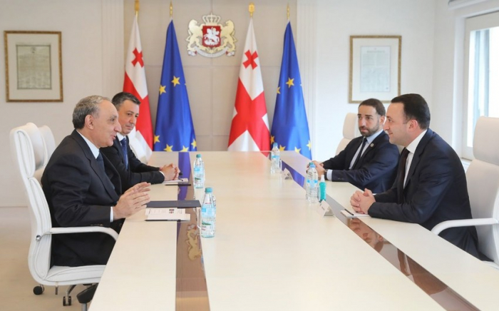   Der Generalstaatsanwalt von Aserbaidschan trifft sich mit dem Premierminister von Georgien  