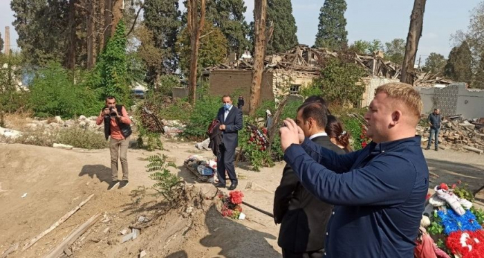   Ukrainian MPs visit Ganja which was attacked by Armenian missiles in 2020  