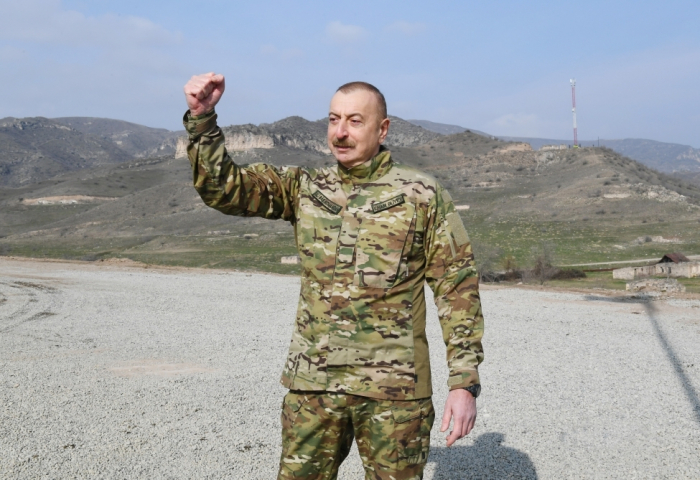     El líder azerbaiyano  :"Esta gloriosa victoria vivirá para siempre en la historia centenaria de Azerbaiyán"  