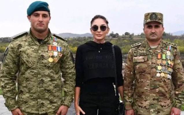   La Primera Vicepresidenta se reunió con los Héroes de la Gran Guerra Patria  