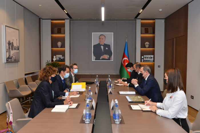   Jeyhun Bayramov traf sich mit dem NATO-Sonderbeauftragten  
