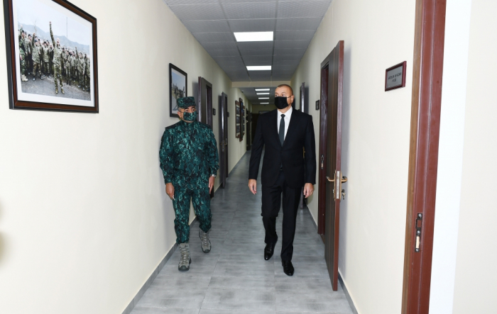   Präsident Ilham Aliyev und First Lady Mehriban Aliyeva machen sich in Zangilan Region mit Truppenteil des Grenzdienstes vertraut  