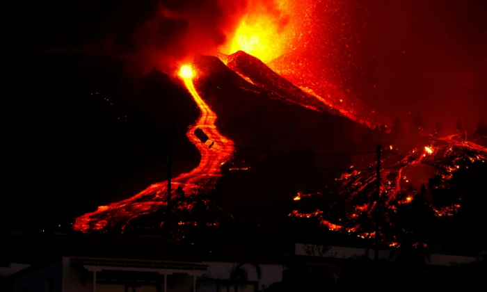   Canary Islands: the volcano continues to spread its boiling lava -   NO COMMENT    