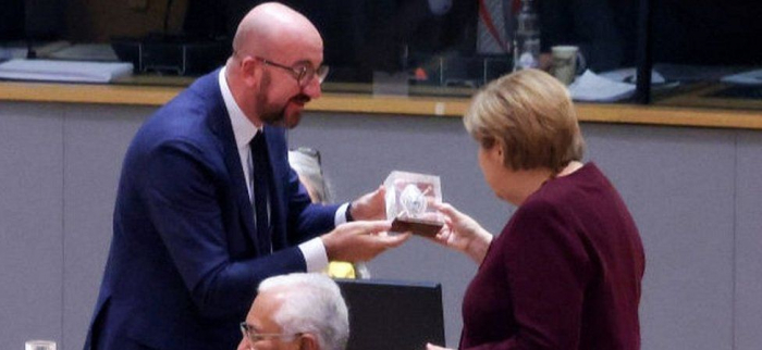 EU leaders give Merkel an ovation at final summit