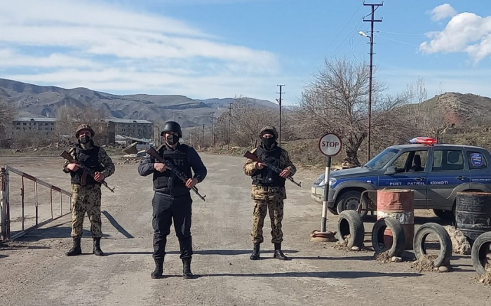 Aserbaidschanische Polizei findet Waffen und Munition, die Armenier im Bezirk Gubadli hinterlassen haben