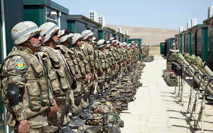 Aserbaidschanische Soldaten in Reserve zum Training einberufen