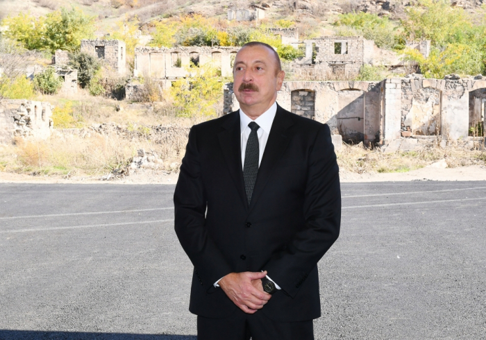   "Wir werden immer noch gezwungen zu kämpfen, wir sind bereit"   - Ilham Aliyev    